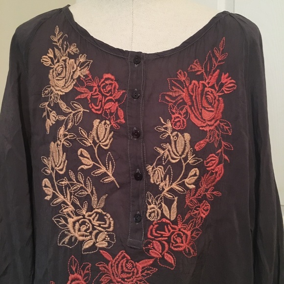 Johnny Was Vintage Grey with beige and rust Embroidery Scoop neck with Buttons S - Picture 2 of 5